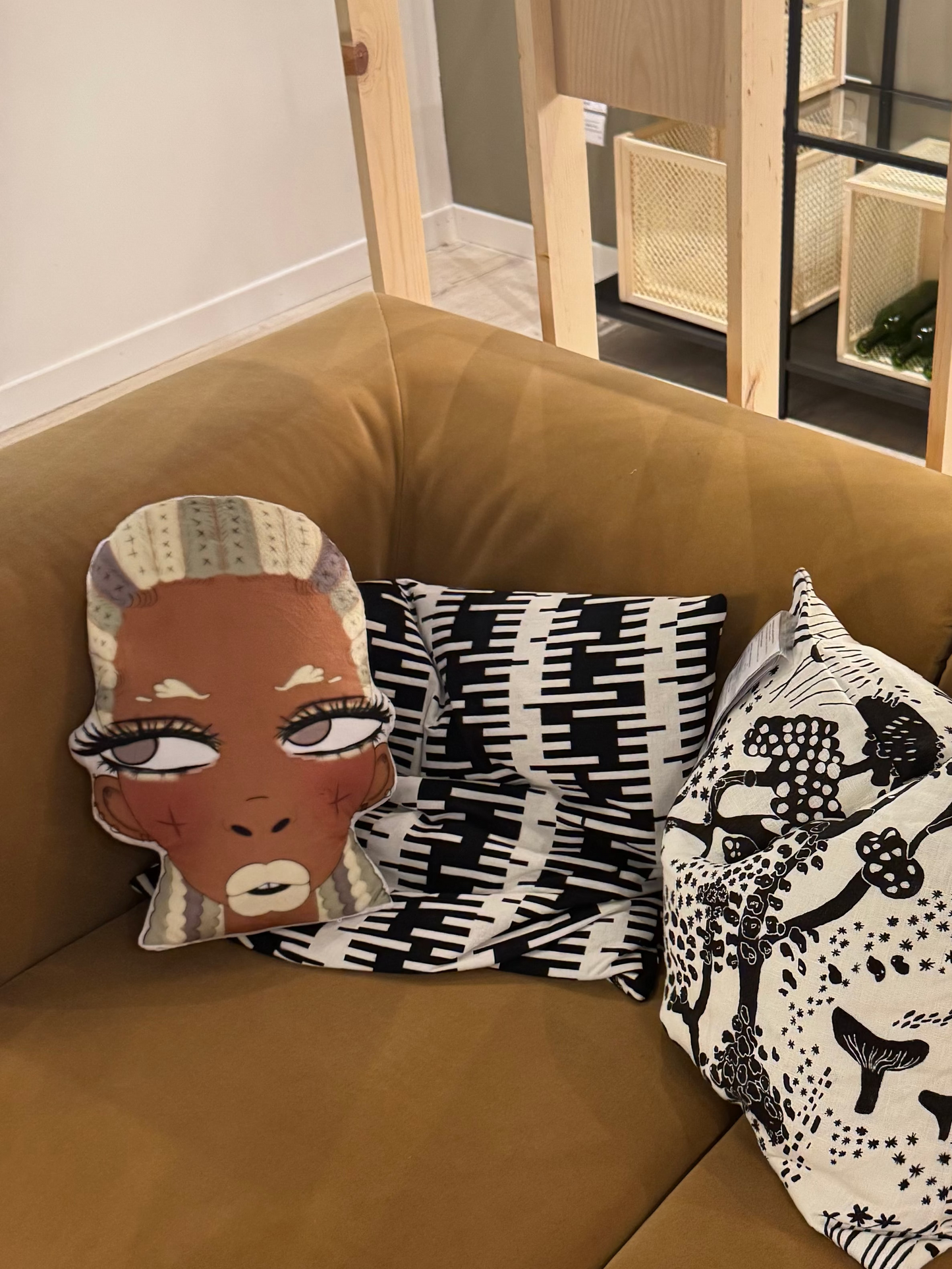 LOLA PILLOW
